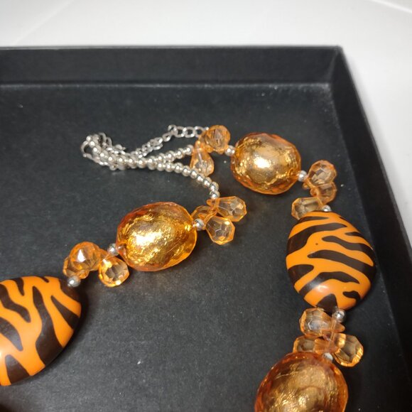 21 Inch Orange Plastic Bead Necklace With Tiger Stripes - Picture 12 of 12